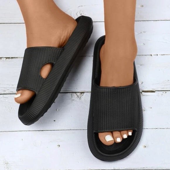 Black Cloud Slides - Picture 5 of 6